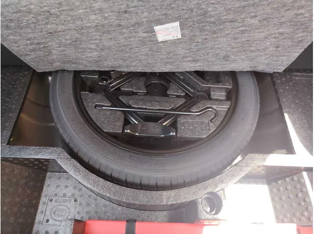 Car image 28