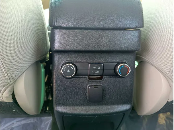 Car image 32