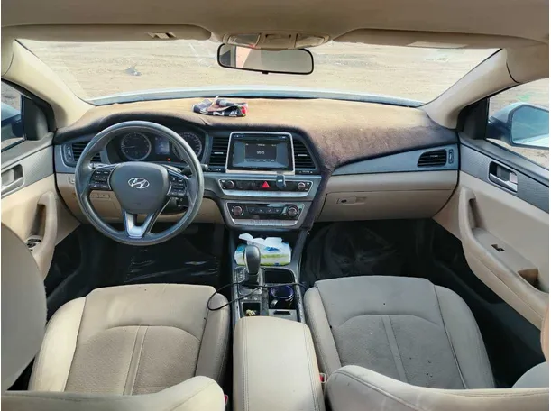 Car image 17