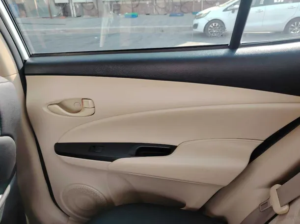 Car image 40