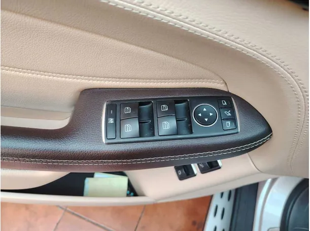 Car image 34