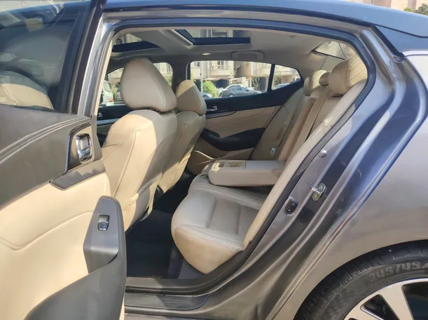 Car image 15