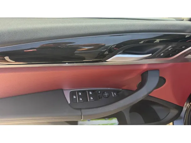 Car image 27
