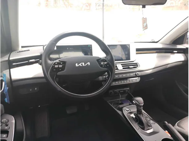 Car image 25