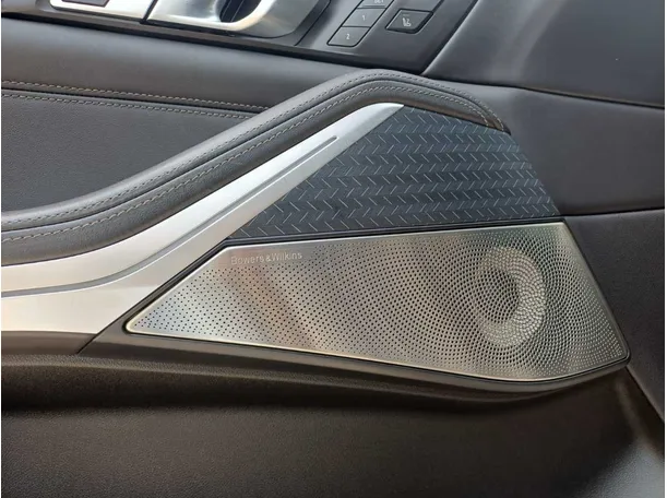 Car image 29