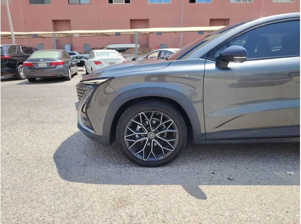 Car image 9