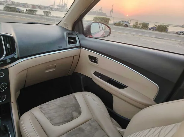 Car image 33