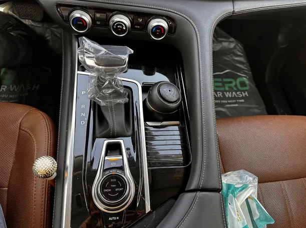 Car image 18