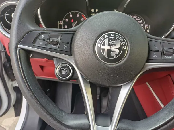 Car image 18