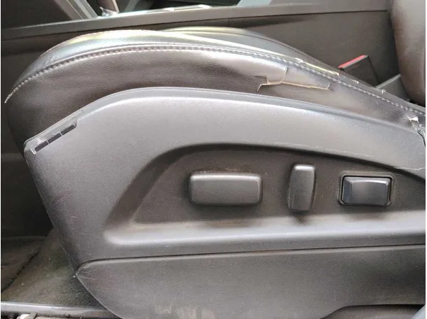 Car image 30