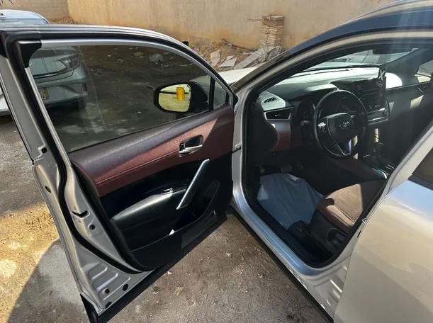 Car image 10