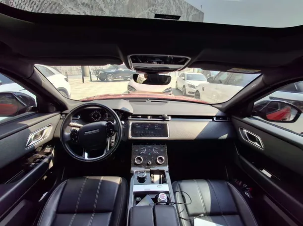Car image 14