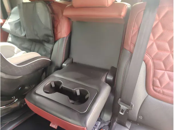 Car image 28