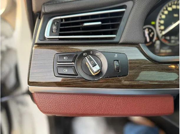 Car image 40