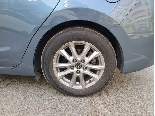 Car image 9