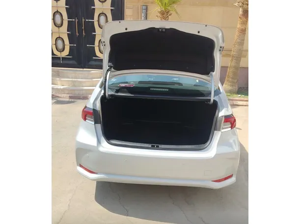 Car image 19