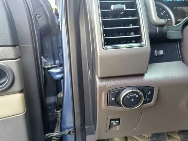 Car image 37