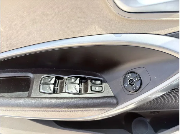 Car image 27