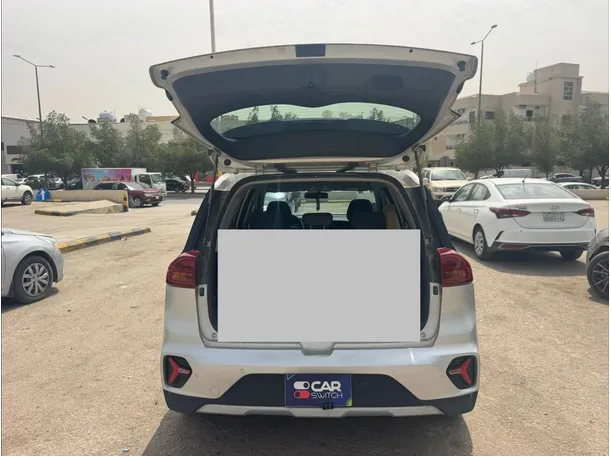Car image 18