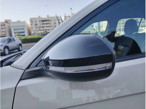 Car image 32