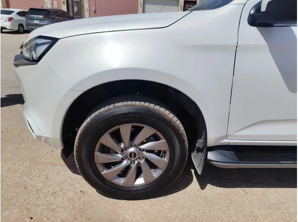Car image 8