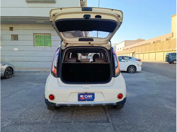 Car image 27