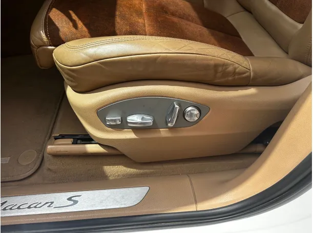 Car image 31