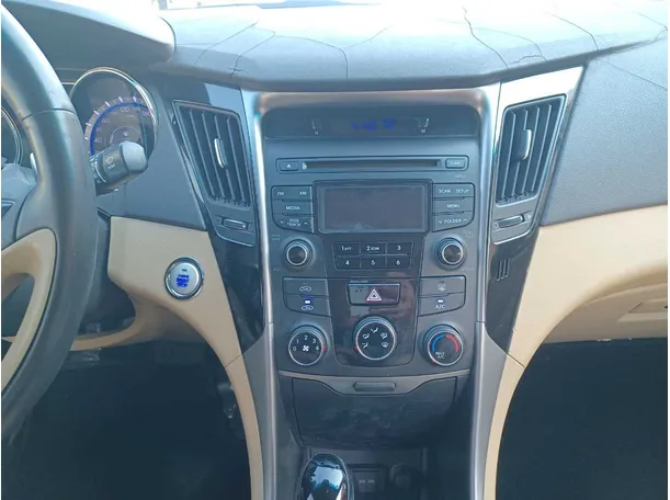 Car image 15