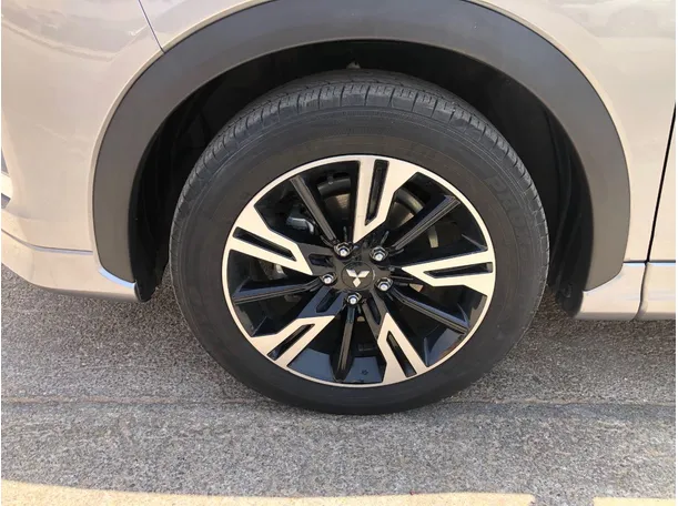 Car image 10