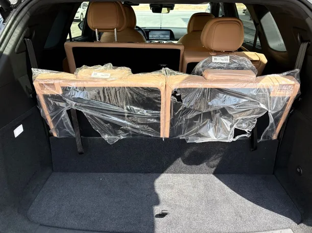 Car image 26