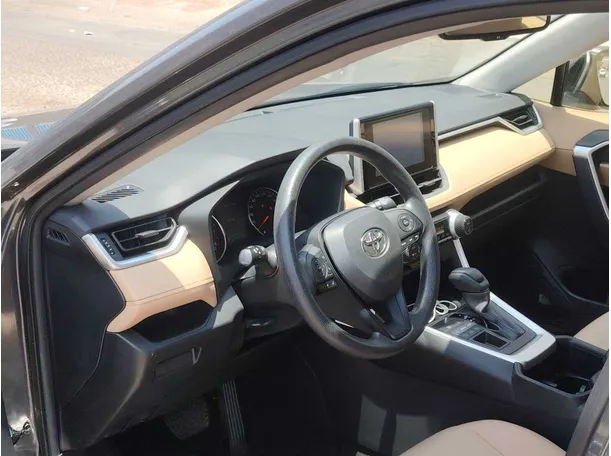 Car image 12