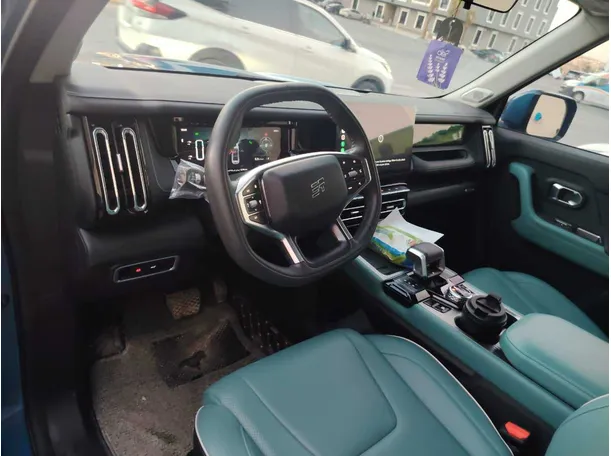 Car image 12