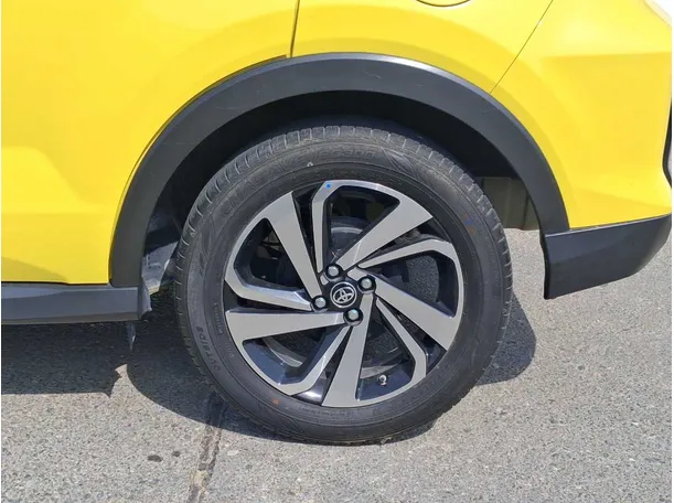 Car image 9