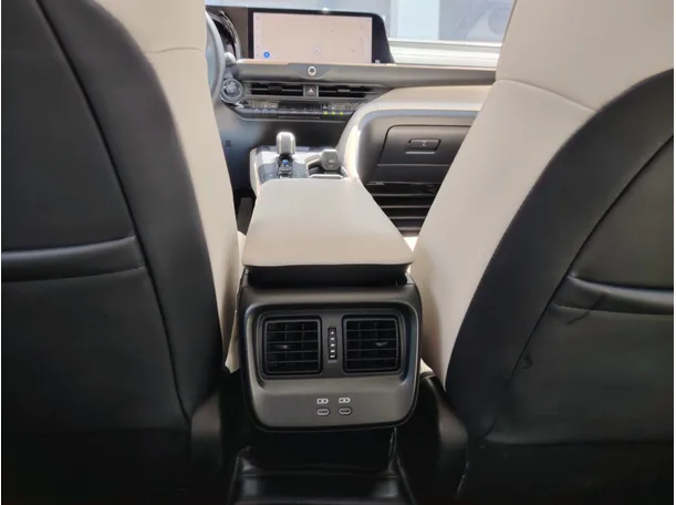 Car image 33