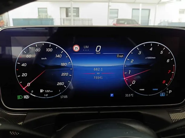 Car image 17