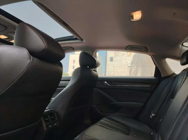 Car image 19
