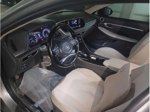 Car image 11