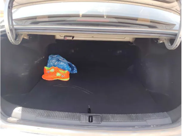 Car image 24