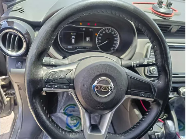 Car image 24