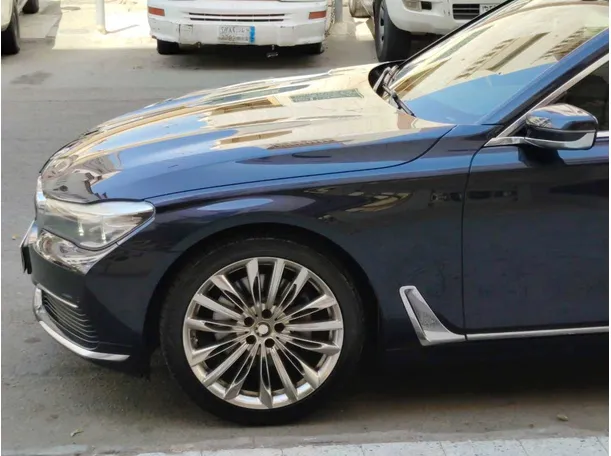 Car image 9