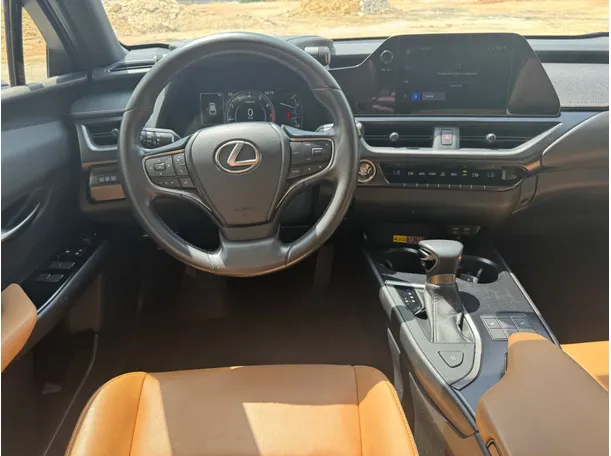 Car image 17