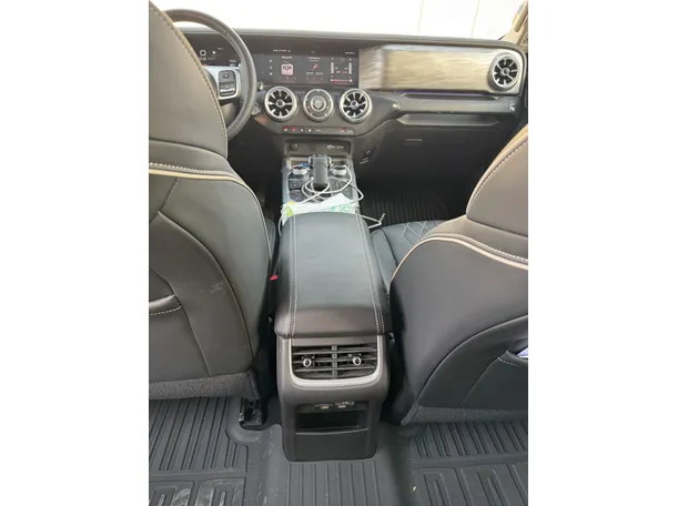 Car image 19