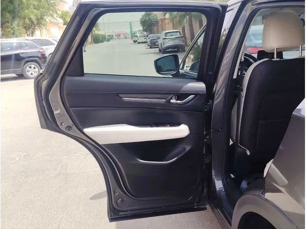 Car image 14