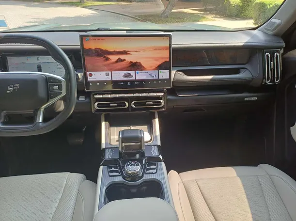 Car image 15