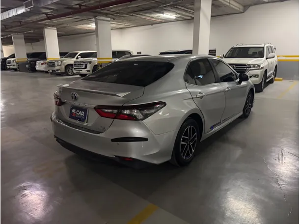 Car image 6
