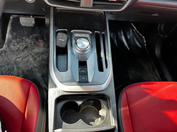 Car image 18