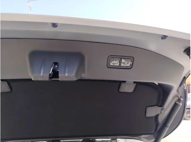 Car image 35