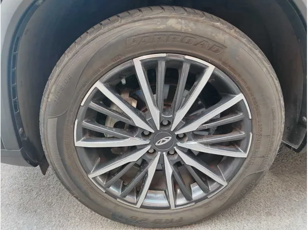 Car image 10