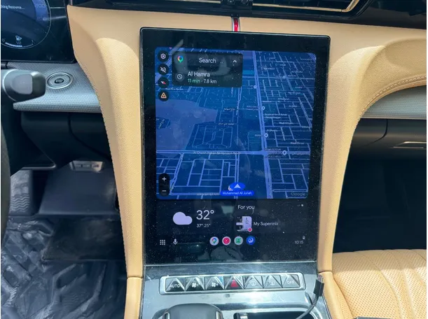 Car image 19