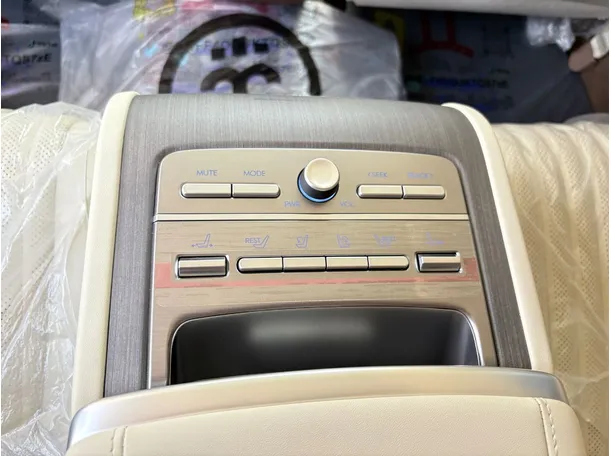 Car image 26